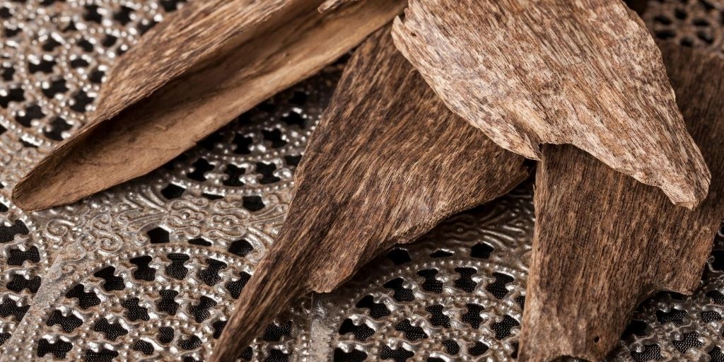 Oud oudh agarwood essential oil